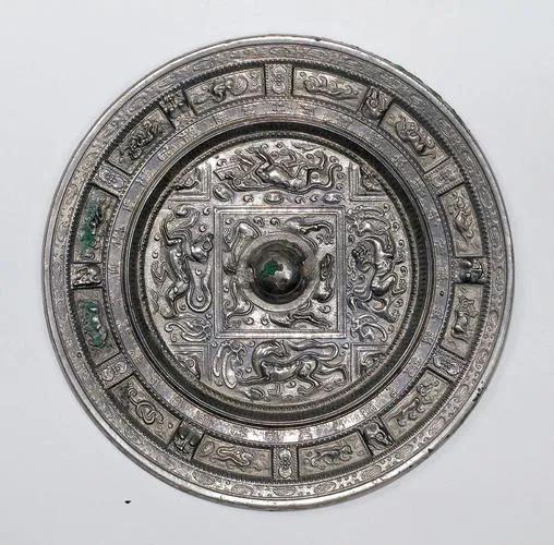 青铜镜的魅力：了解古时文物青铜镜的历史背景和价值！（纵览青铜镜的美丽与神秘）(图9)