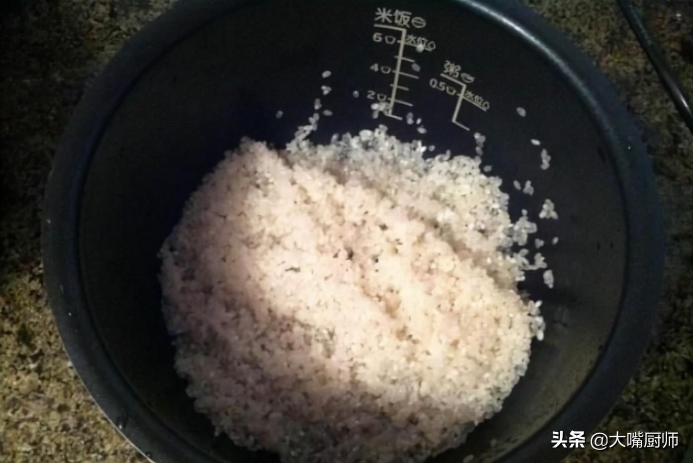 电饭锅蒸米饭，三分钟掌握诀窍（介绍电饭锅蒸米饭的精妙技巧）(图4)