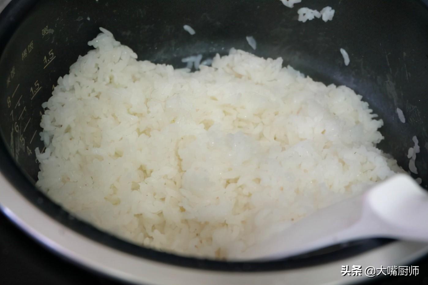 电饭锅蒸米饭，三分钟掌握诀窍（介绍电饭锅蒸米饭的精妙技巧）(图8)