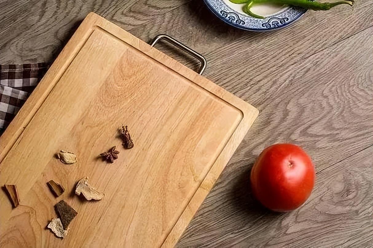 厨房木菜板发霉怎么办?（分享清洗厨房菜板小妙招）(图3)